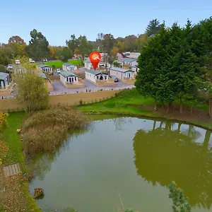 View - Fishing Lakes, Heated Outdoor Swimming Pool 500yrds Exeter